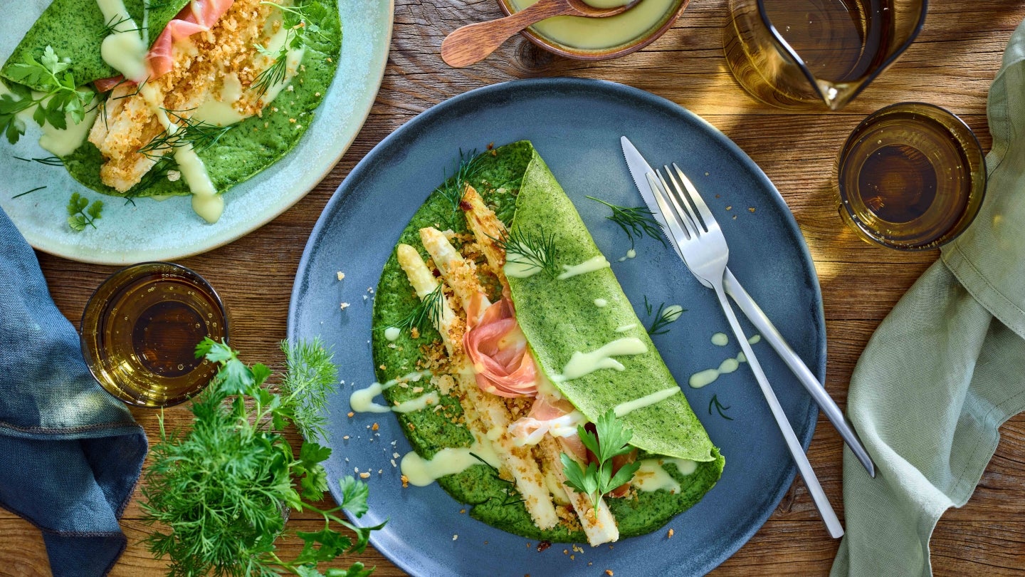 Crunchy Spargel mit Kraeuterpfannkuchen