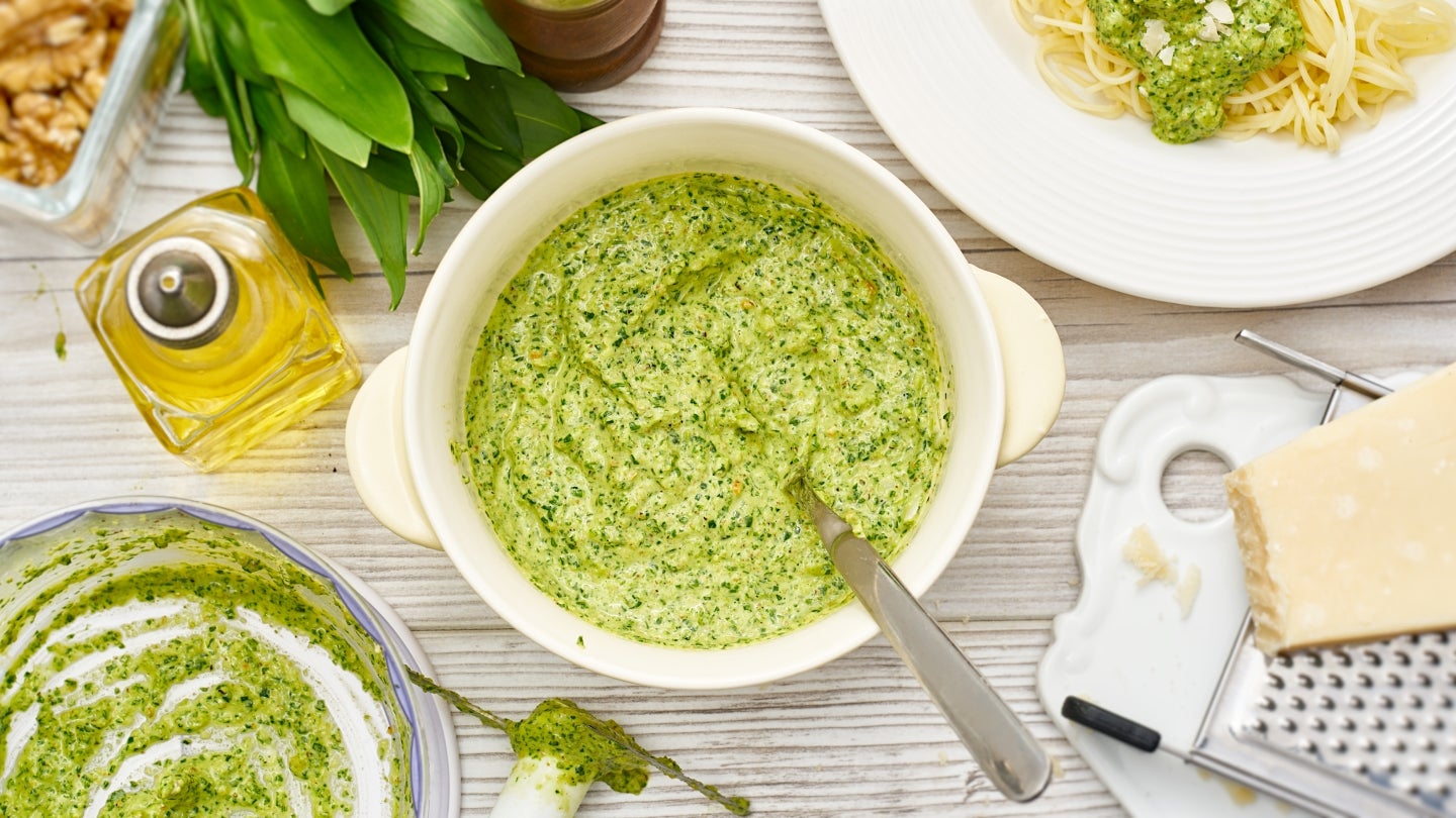 Spaghetti mit Bärlauch-Pesto.