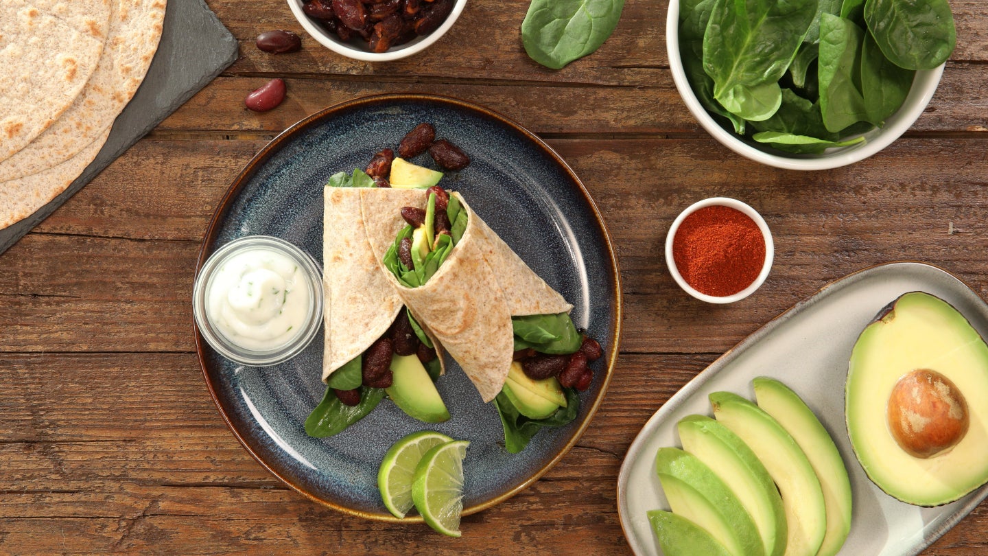 Mexikanisch Vollkorn-Wrap mit Kidneybohnen und Avocado