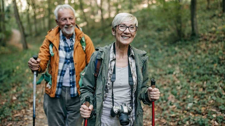 Personen gehen Wandern