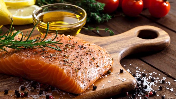 Lachs auf Brett
