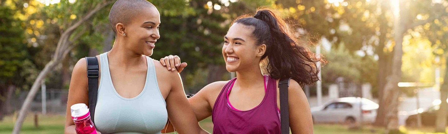 Zwei Frauen in Sportkleidung