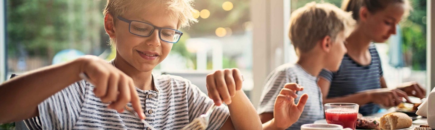 Kinder am Essen