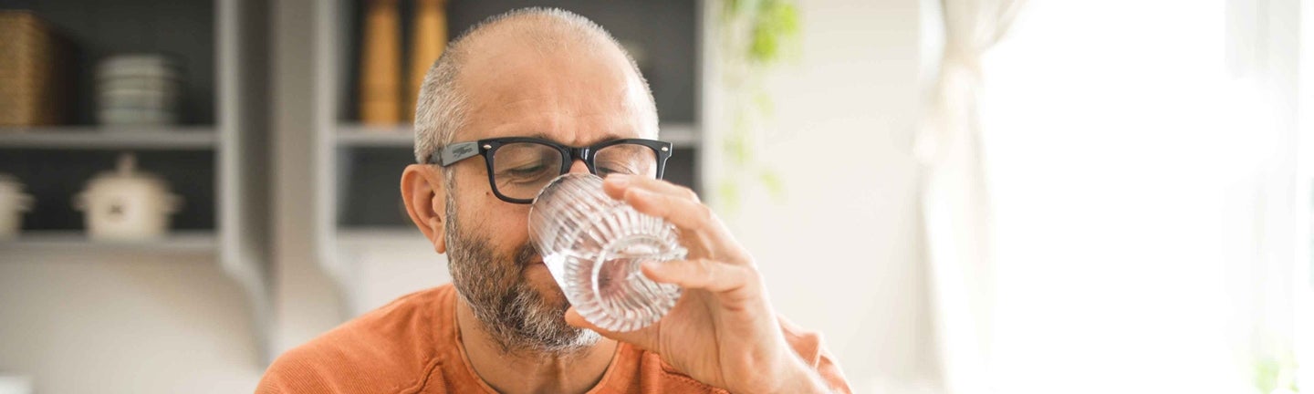 Wasser trinken Mann