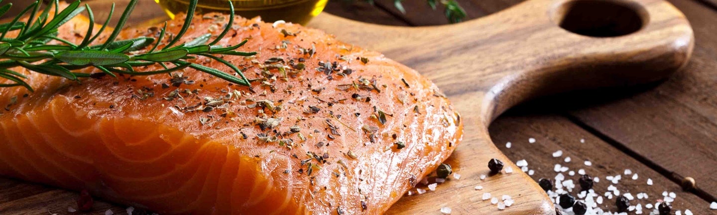Lachs auf Brett