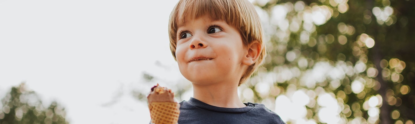 Kind mit Eis
